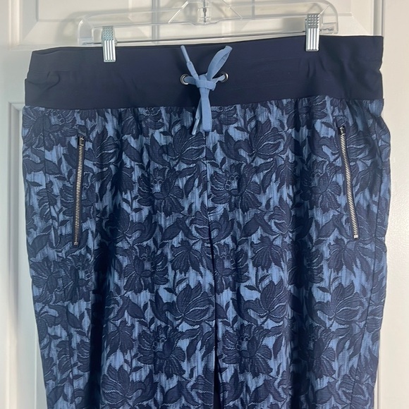 Athleta Women's Trekkie North Jogger Ethereal Bloom Cottage Blue Athleisure - Picture 3 of 15
